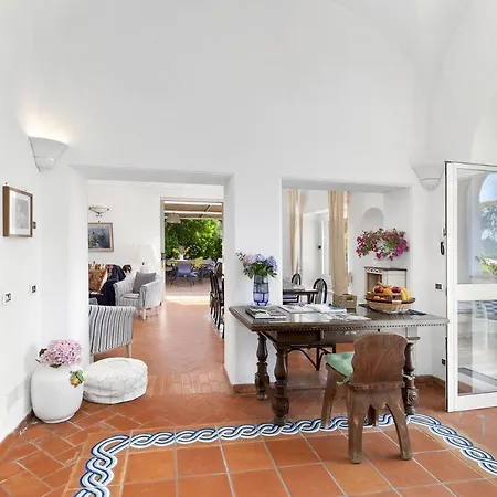 Villa Sleeps 8 Pool Wifi *
