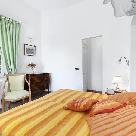 Villa Sleeps 8 Pool Wifi Capri