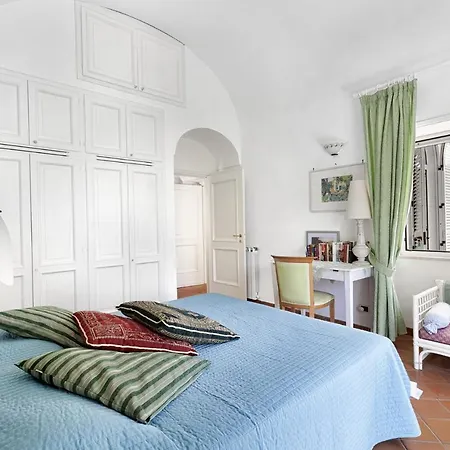 Villa Sleeps 8 Pool Wifi Capri