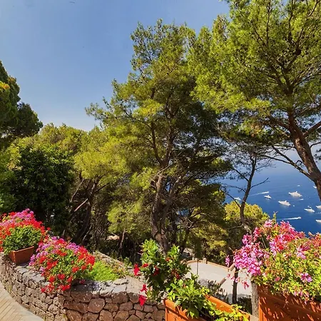 Sleeps 8 Pool Wifi * Capri