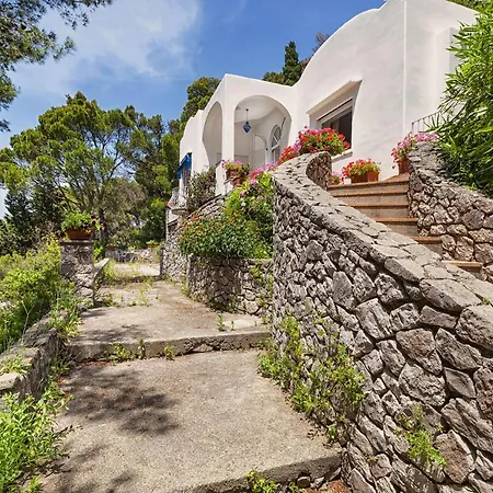 Villa Sleeps 8 Pool Wifi Capri