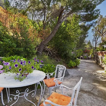 Villa Sleeps 8 Pool Wifi Capri