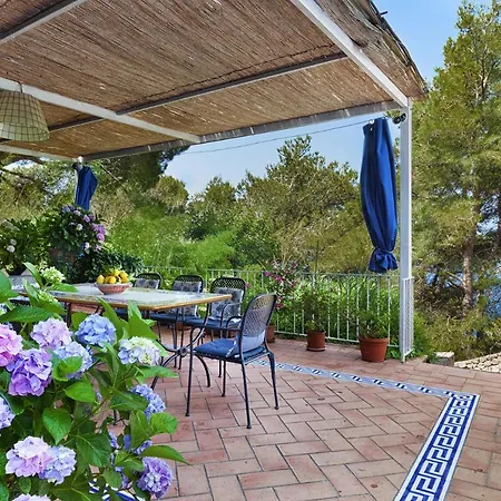 Villa Sleeps 8 Pool Wifi Capri