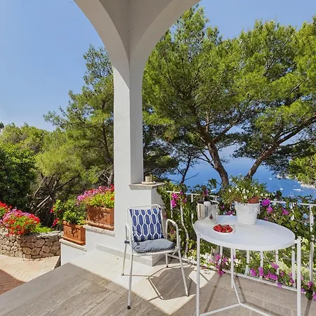 Villa Sleeps 8 Pool Wifi